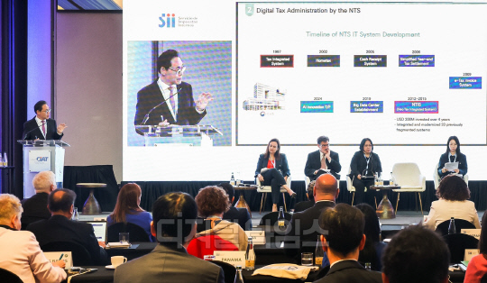 국세청장회의(CIAT)회의에서 발표하는 강민수 국세청장. 사진=국세청